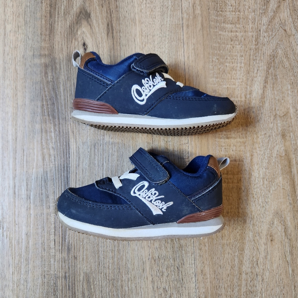 Oshkosh Toddler 6 Navy Sneakers